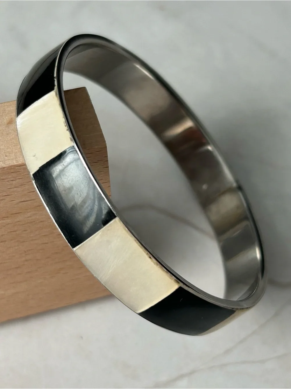 N/A sleek metal